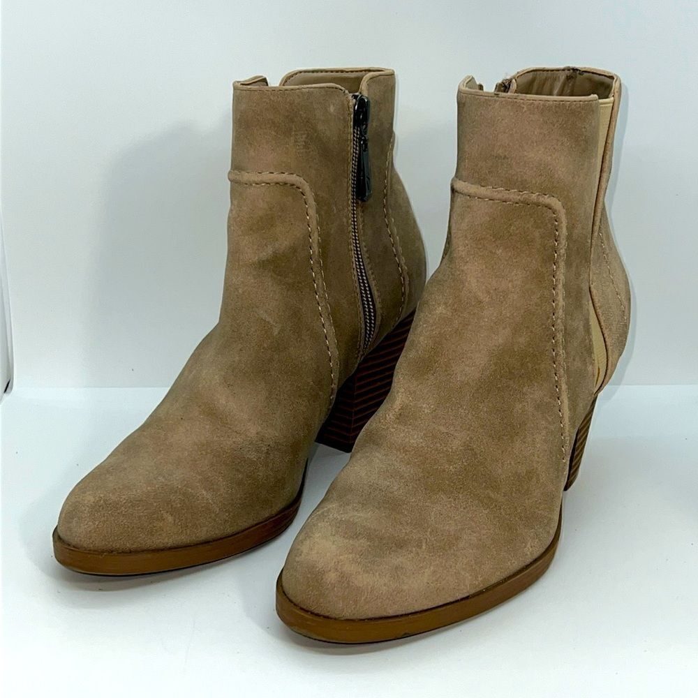 Super Cute Taupe High Heeled Boots By Simply Vera. Size 7.5